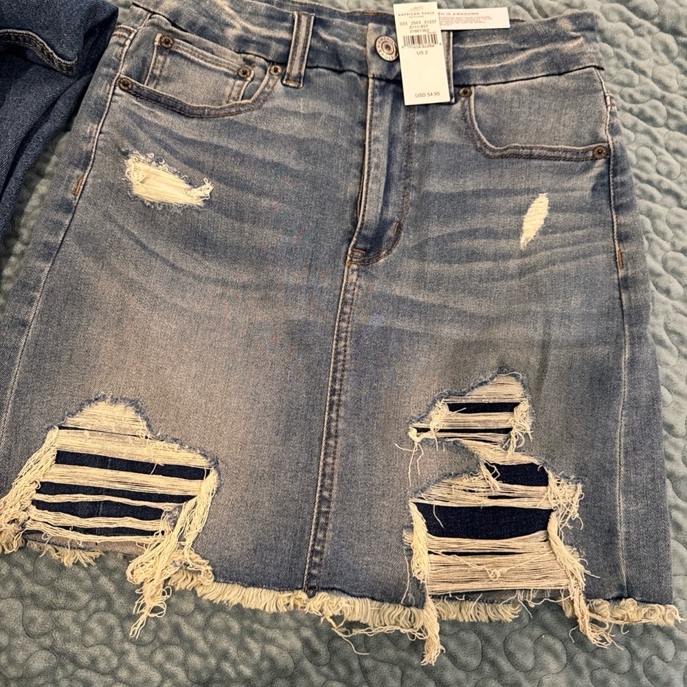 NWT American Eagle Distressed Denim Mini Skirt Size 2